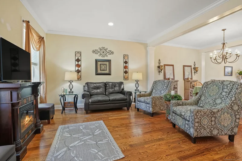 4 Bailey Boulevard, Bethel, Connecticut, United States. - Photo 2