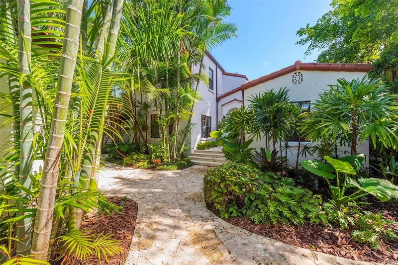 527 E Dilido Dr, Miami Beach, Florida, United States. - Photo 51