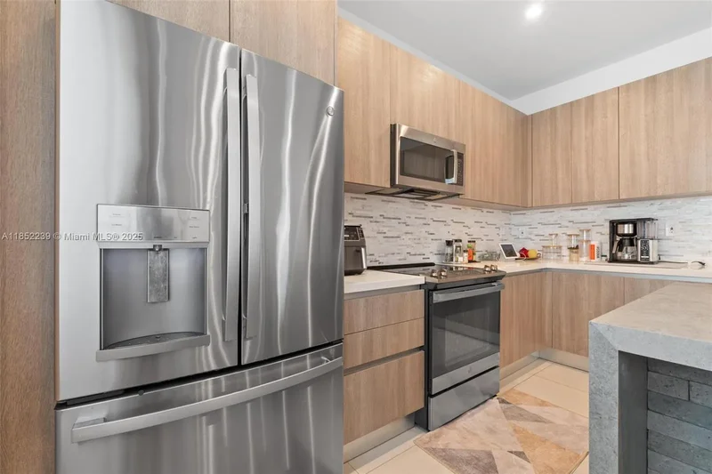 6810 NW 103rd Pl, Doral, Florida, United States. - Photo 7