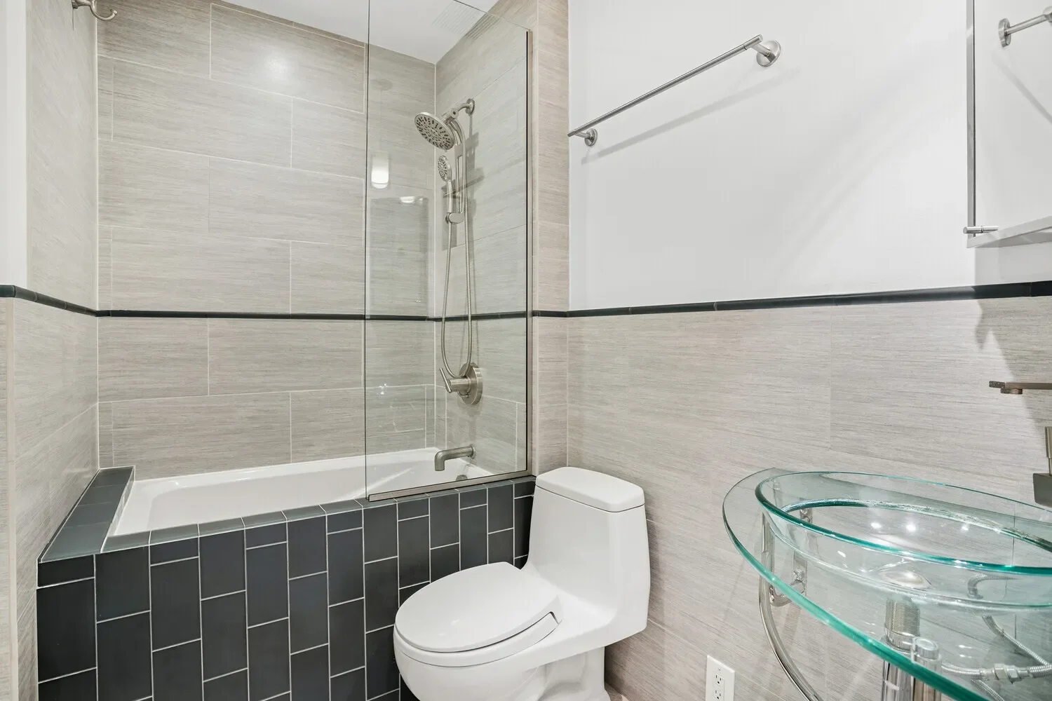 1 1ST PL, New York, New York, United States. - Photo 6