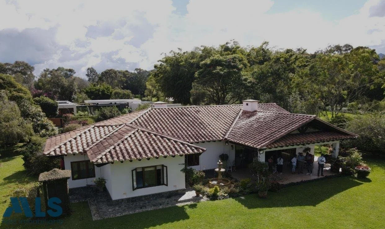 Exterior photo 12