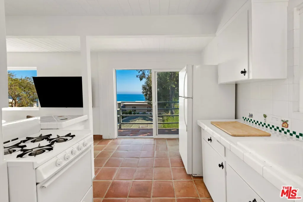 31562 Broad Beach Road, Malibu, California, United States. - Photo 16