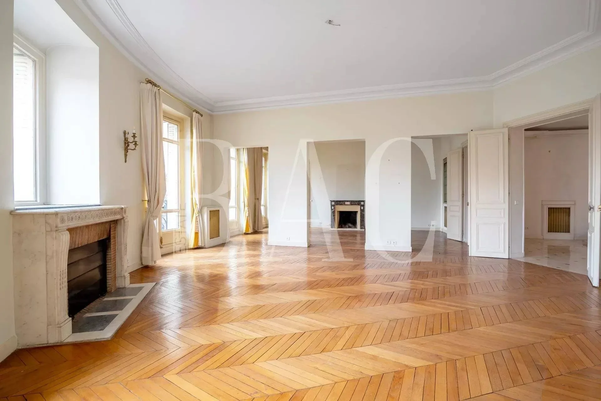 Paris, Île-de-France, France. - Photo 11