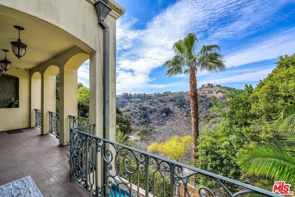 3110 Benedict Canyon Drive, Beverly Hills, California, United States. - Photo 32