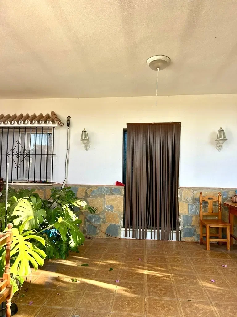 Exterior photo 6