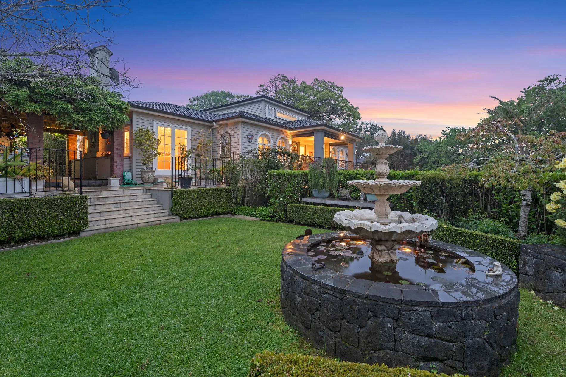 Exterior photo 7