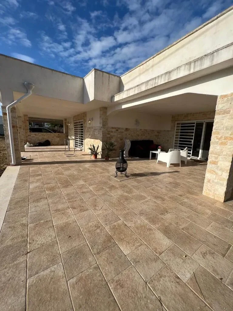 Exterior photo 2