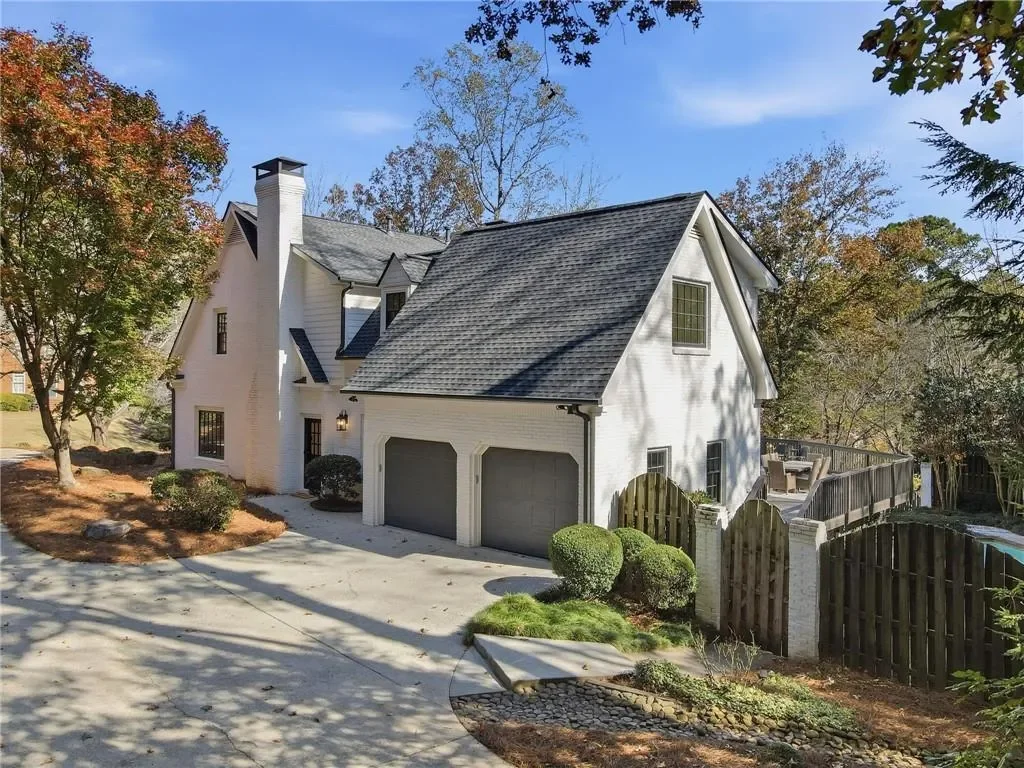8520 Valemont Drive, Atlanta, Georgia, United States. - Photo 3