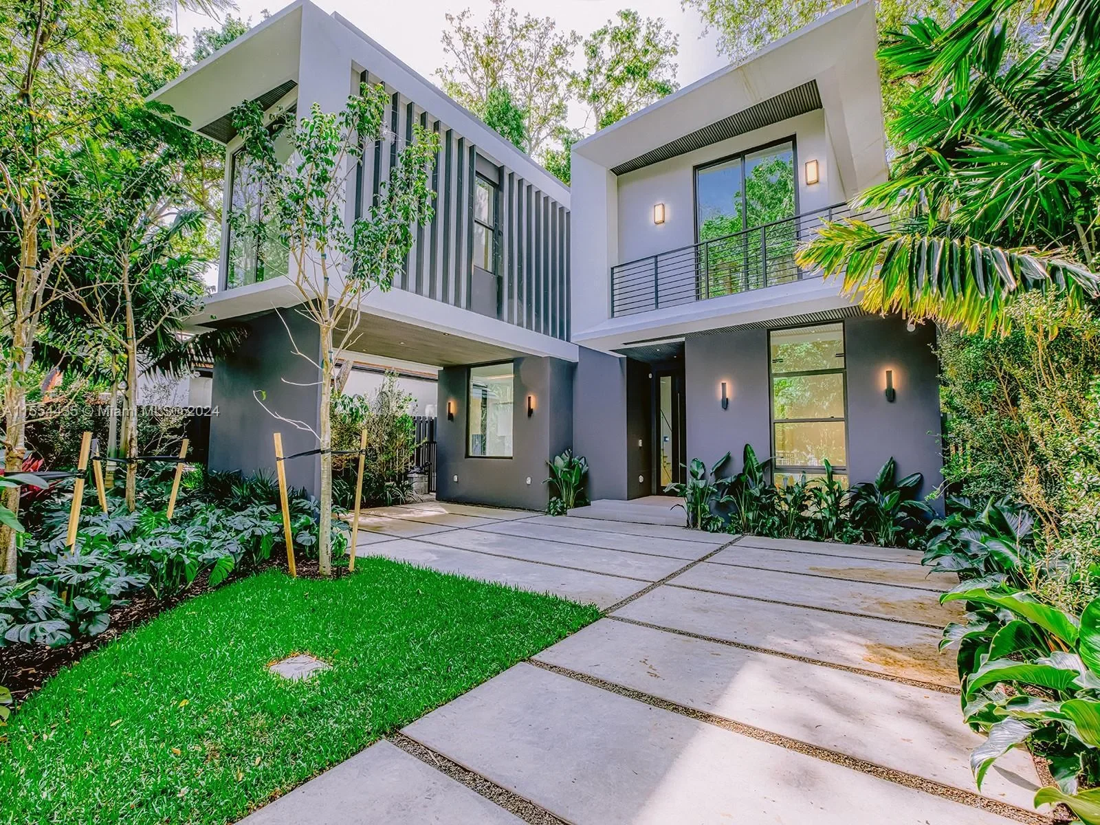 Exterior photo 4