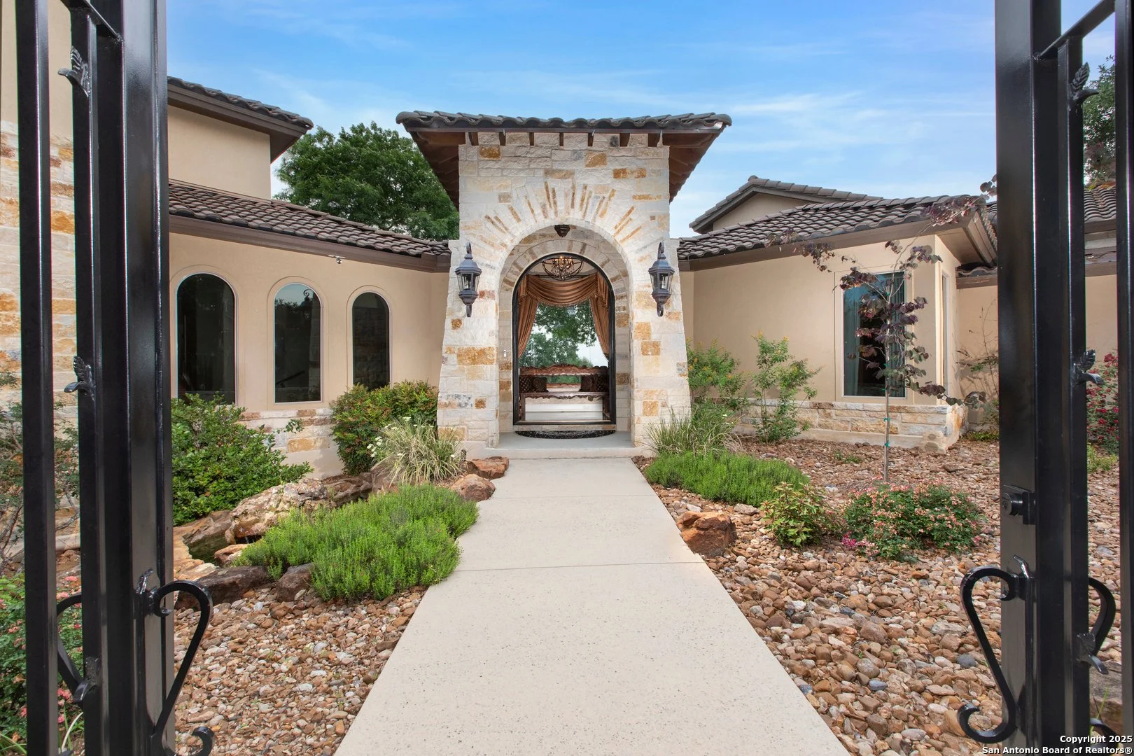 Exterior photo 4