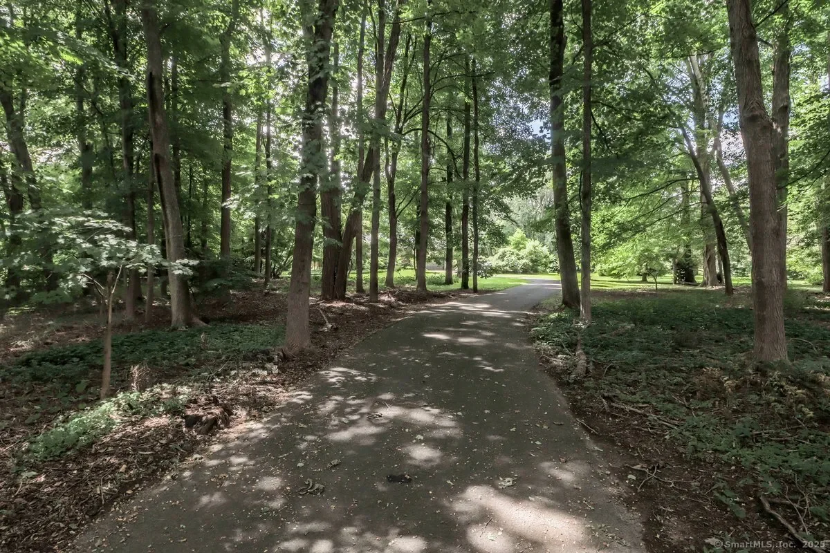 32 Locust Road, Greenwich, Connecticut, United States. - Photo 32