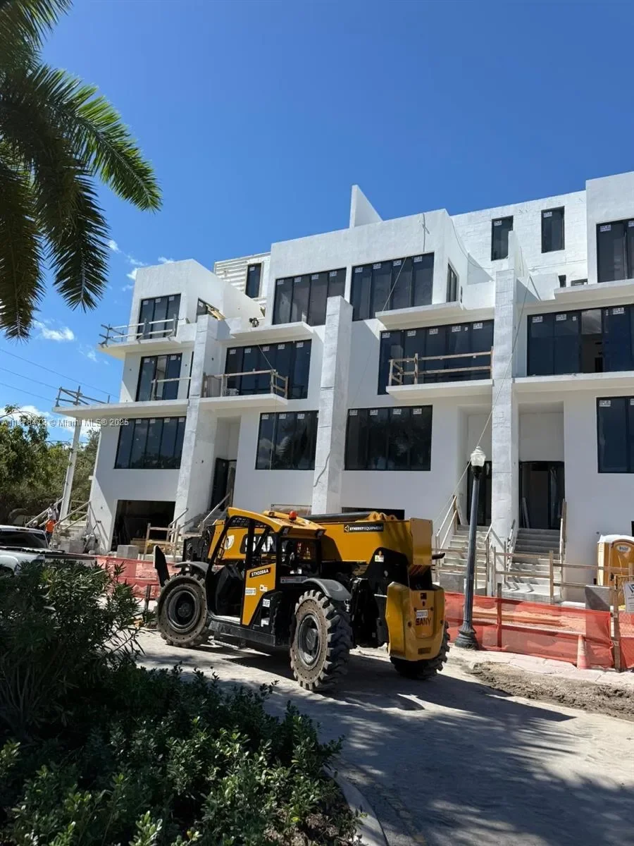 7300 Trouville Esplanade 3, Miami Beach, Florida, United States. - Photo 5