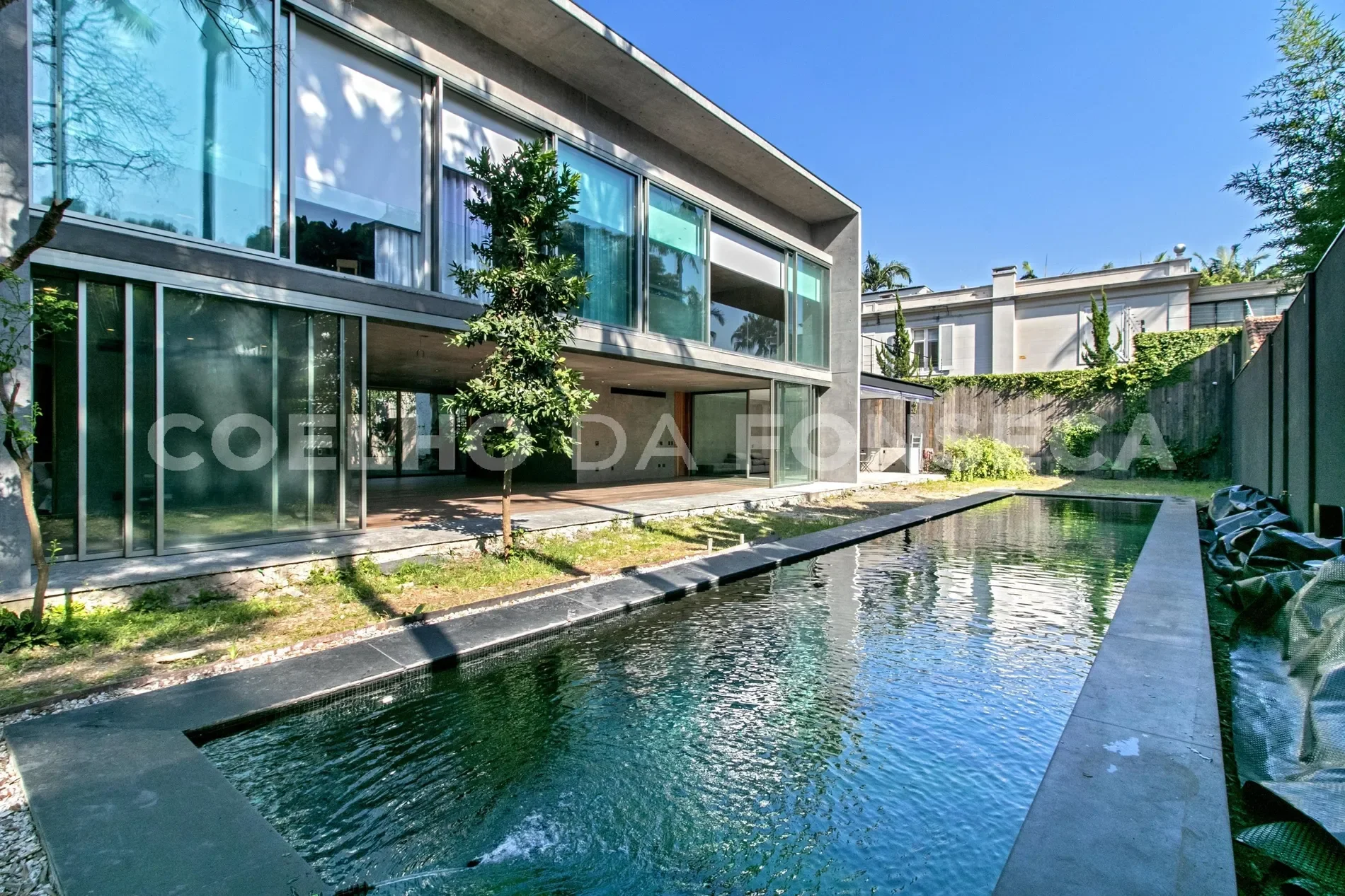 Exterior photo 2