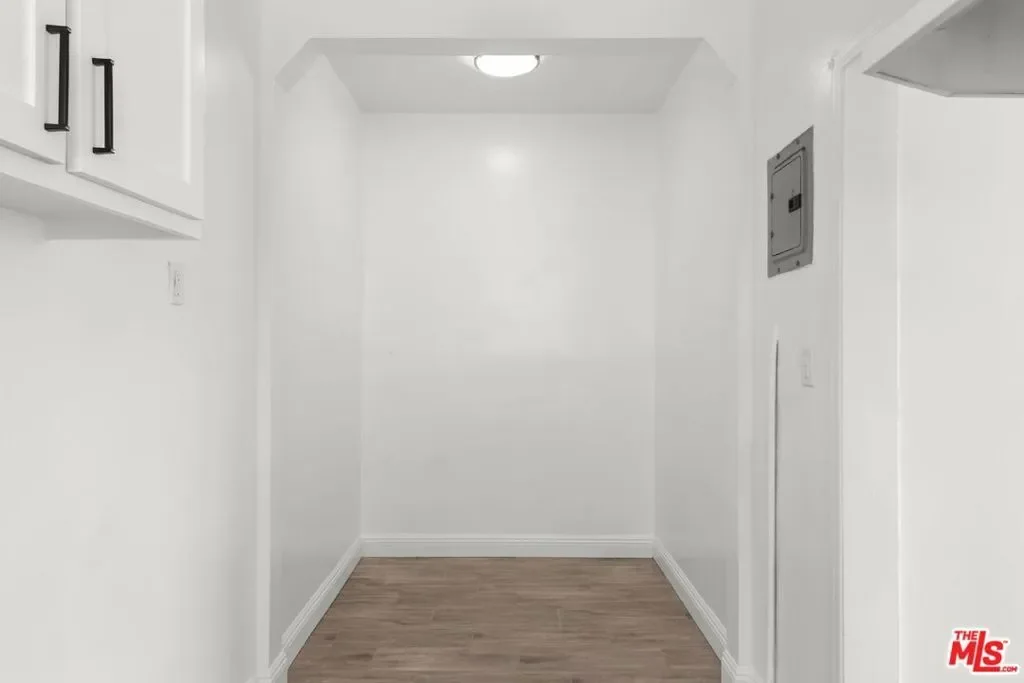 225 W Adams Boulevard, Los Angeles, California, United States. - Photo 8