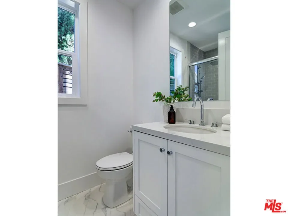 4747 Ambrose Avenue, Los Angeles, California, United States. - Photo 28