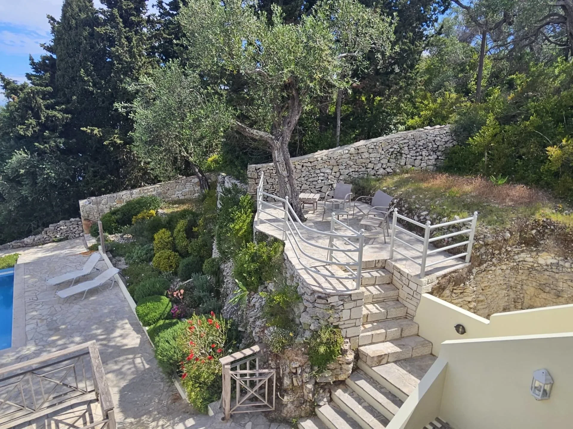 Exterior photo 10