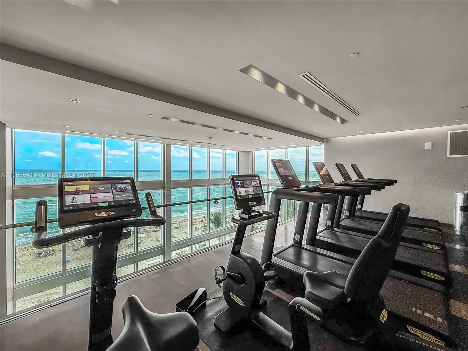 1800 S Ocean Dr 2207, Hallandale Beach, Florida, United States. - Photo 11