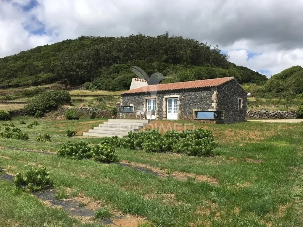 Exterior photo 2
