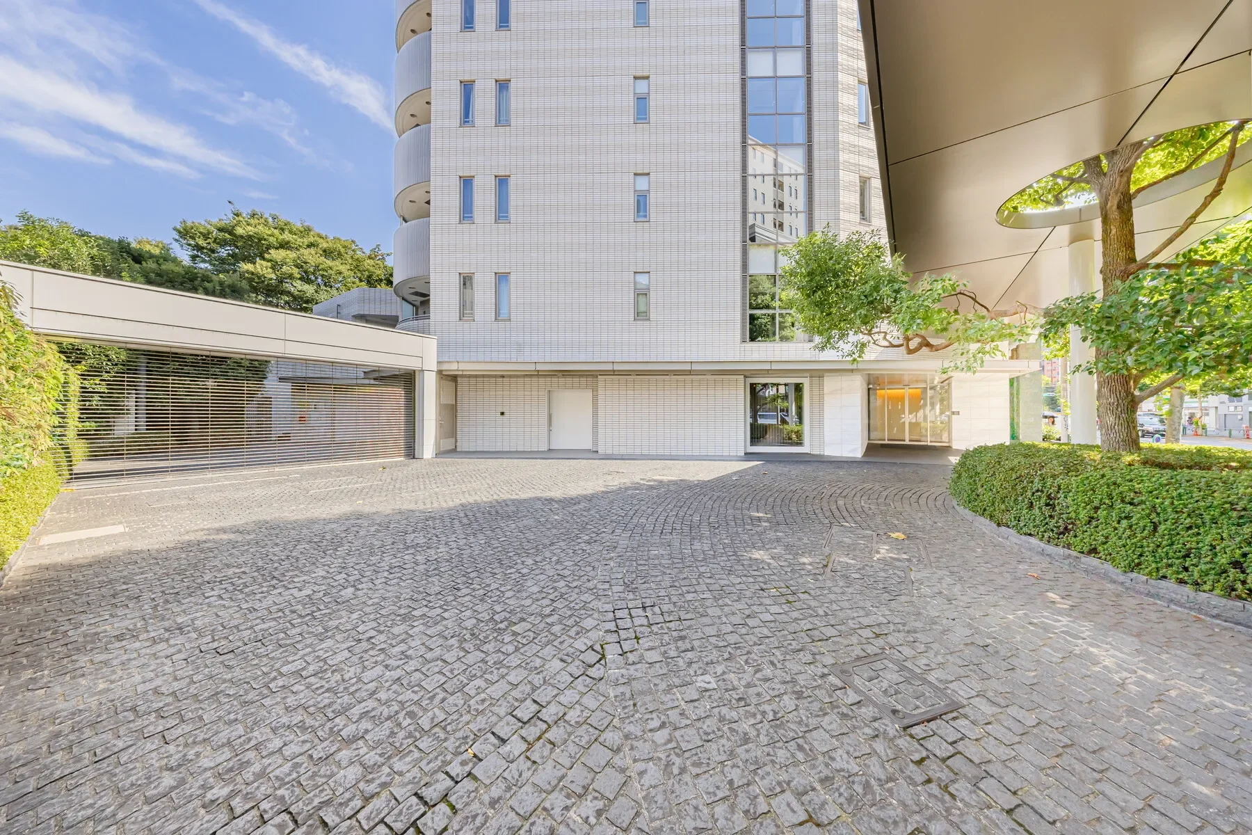Exterior photo 4