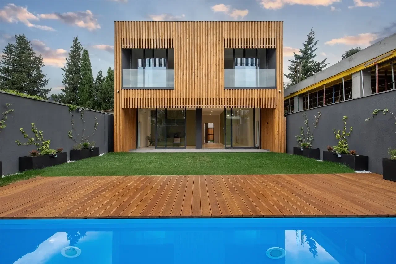 Exterior photo 7