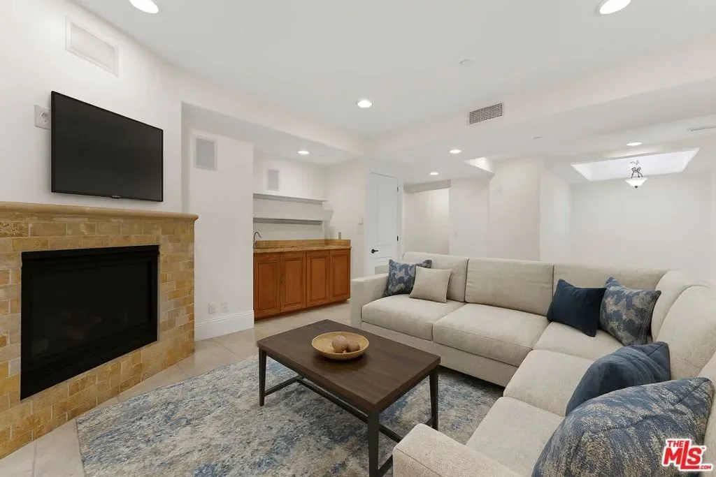 16123 W Sunset Boulevard 101, Los Angeles, California, United States. - Photo 12