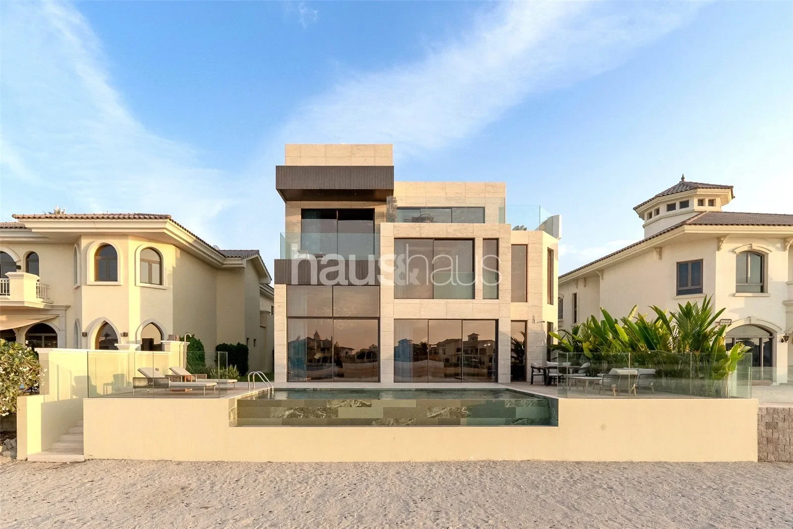 Exterior photo 4