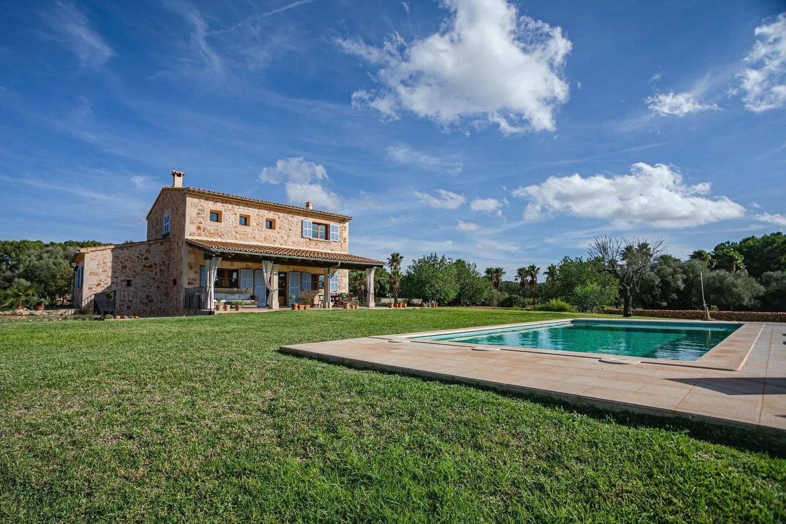 Exterior photo 3