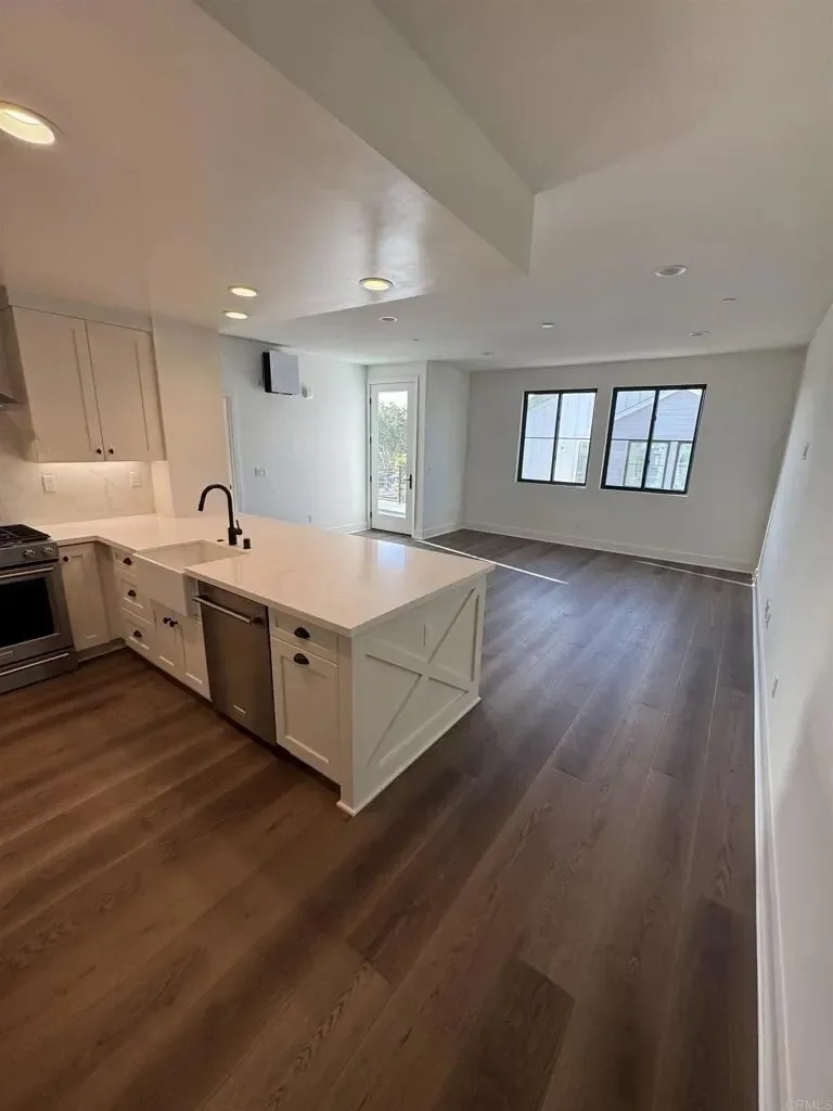 1105 Catania Court 201, Encinitas, California, United States. - Photo 14