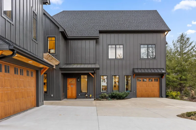 5 Bedrooms Single Family Detached