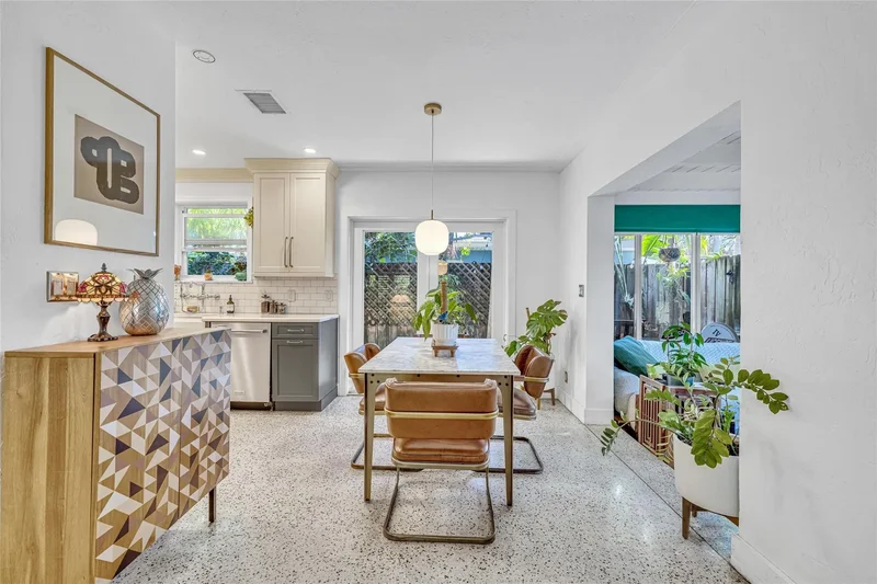 1600 NE 16th St, Fort Lauderdale, Florida, United States. - Photo 9