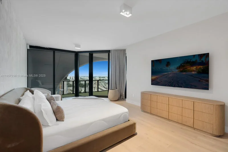 1000 Biscayne Blvd 2402, Miami, Florida, United States. - Photo 12