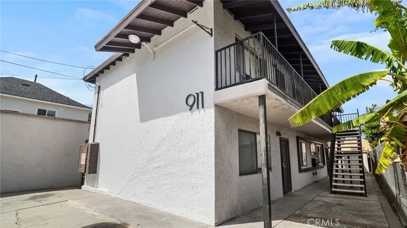 911 E 10th Street, Signal Hill, California, United States. - Photo 18