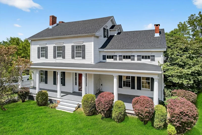 Timeless Elegance On 34 Acres