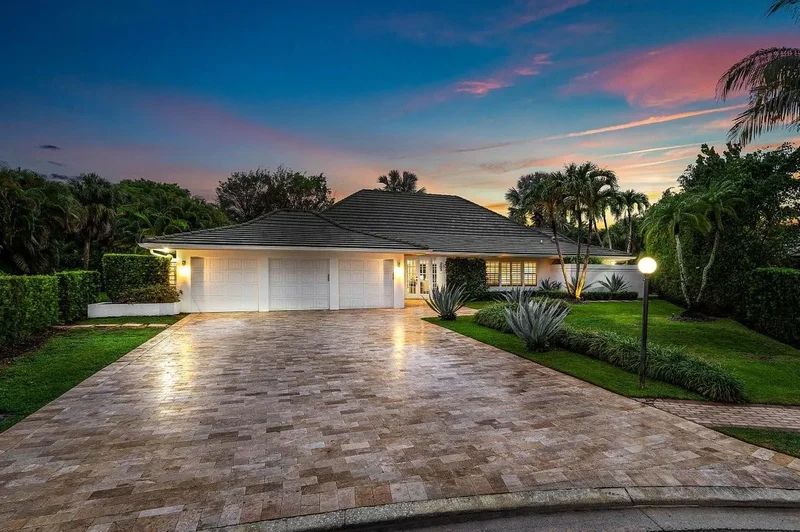 Single Family Residence in Boca Raton