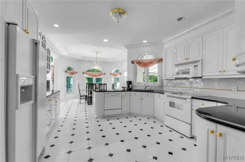 7 Woodcrest Drive, Aurora, NY, 14127, USA, Orchard Park, New York, United States. - Photo 15