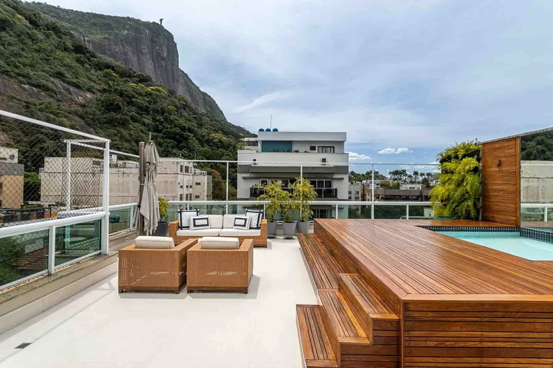 Penthouse With Views Of The Christ And Lagoa In Jardim Botânico