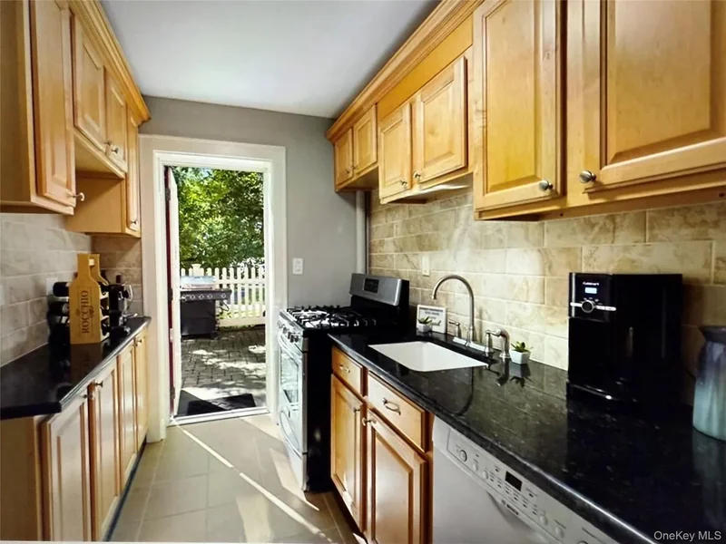 6 Manchester Road #1, Eastchester, New York, United States. - Photo 11