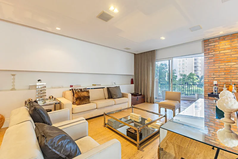 Renovated Apartment With Three Suites And High End Finishes In Itaim