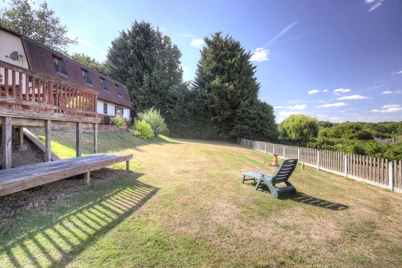 Homestead Drive, Basildon, Langdon Hills, England, United Kingdom. - Photo 20