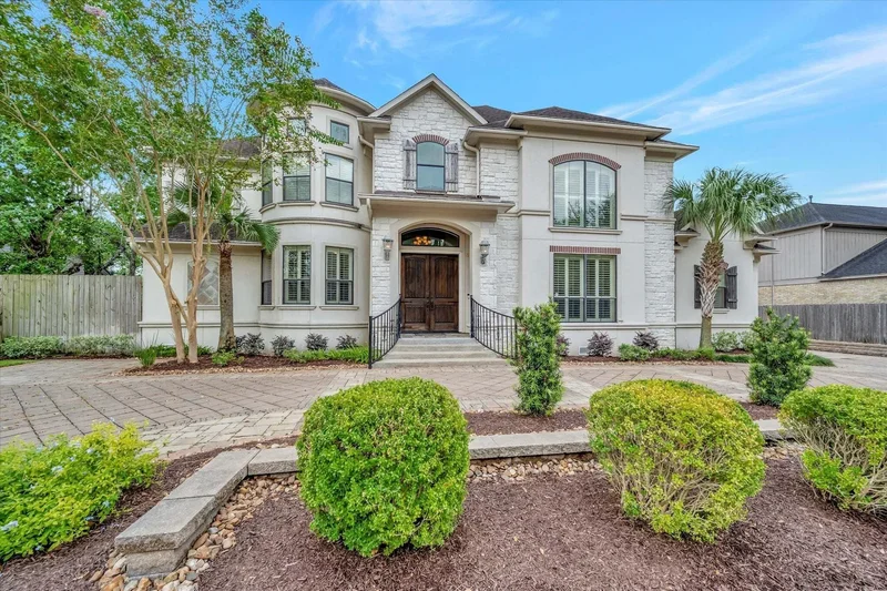 5 Bedrooms Single Family Detached