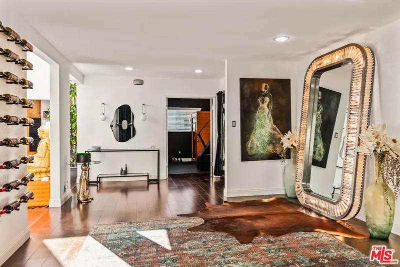 5154 Don Pio Drive, Los Angeles, California, United States. - Photo 19