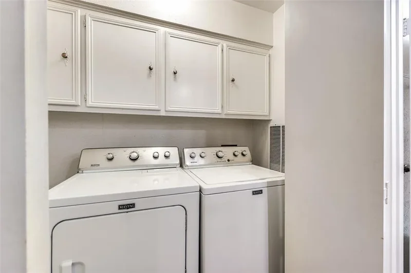 7517 Meadow Oaks Drive, Dallas, Texas, United States. - Photo 15