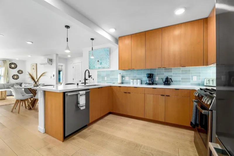 208 Capitola Avenue, Capitola, California, United States. - Photo 2