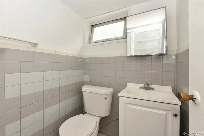 106 Grandview Avenue, Great Neck, NY 11020, Great Neck, New York, United States. - Photo 7
