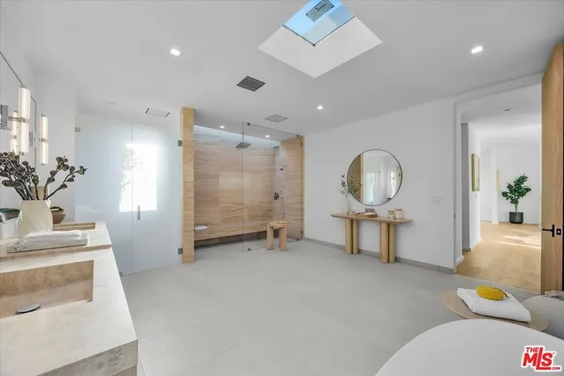 1836 Loma Vista Drive, Beverly Hills, California, United States. - Photo 32