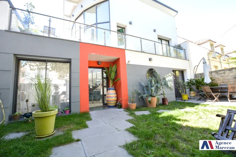La Garenne-Colombes, Île-de-France, France. - Photo 6