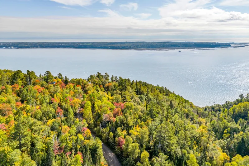 Ch. du Cap-aux-Corbeaux S., Baie-Saint-Paul, Quebec, Canada. - Photo 8
