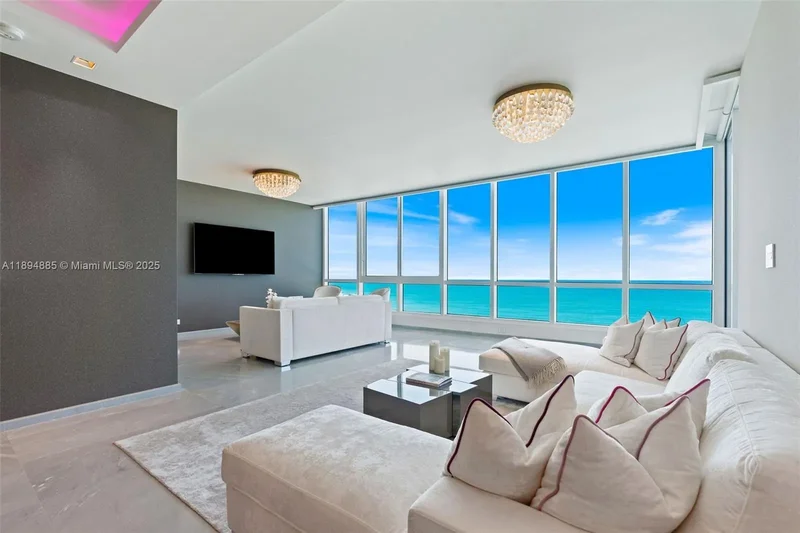 100 S Pointe Dr 2506, Miami Beach, Florida, United States. - Photo 3
