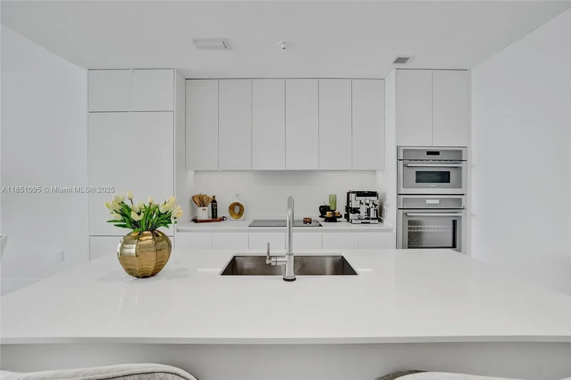 700 NE 24th St 806, Miami, Florida, United States. - Photo 3