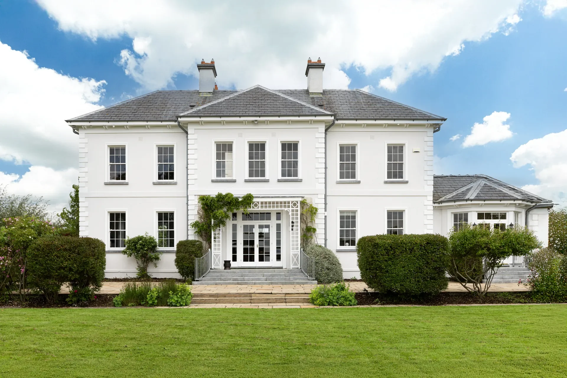 Exterior photo 3